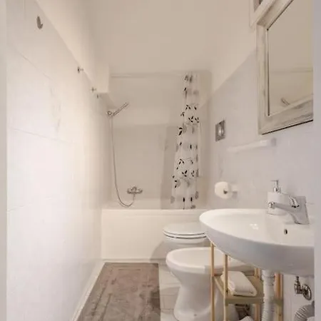Sky-view Flat In מילאנו